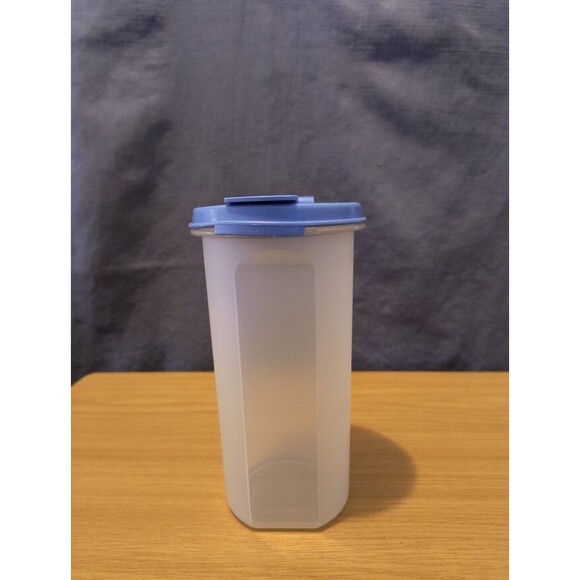 VINTAGE ~ Tupperware Royal blue Shaker & Pour  Lid #1913-7/container #1641-29 - Picture 3 of 7